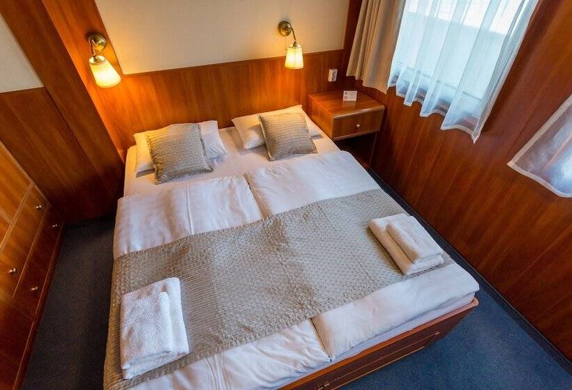 Fotos del hotel Grand Jules  Boat:  9