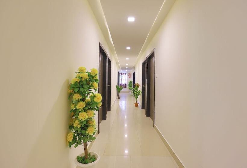 Fotos del hotel Oyo 9591 Hotel Neel Kamal:  3