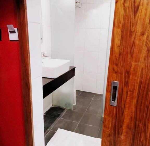 Fotos del hotel Oyo 9210 Hotel Blak & Wite:  8