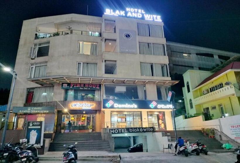 Oyo 9210 Hotel Blak & Wite