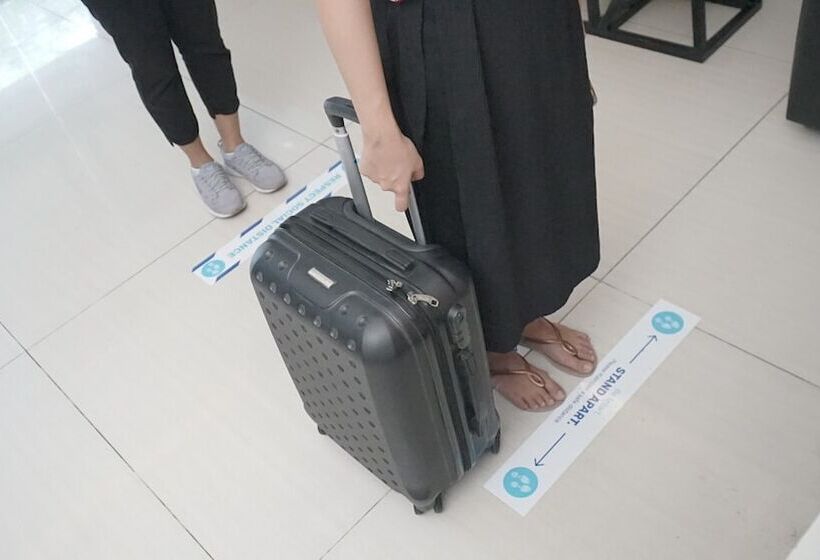 Fotos del hotel Reddoorz Plus Near Alun Alun Selatan 2:  16