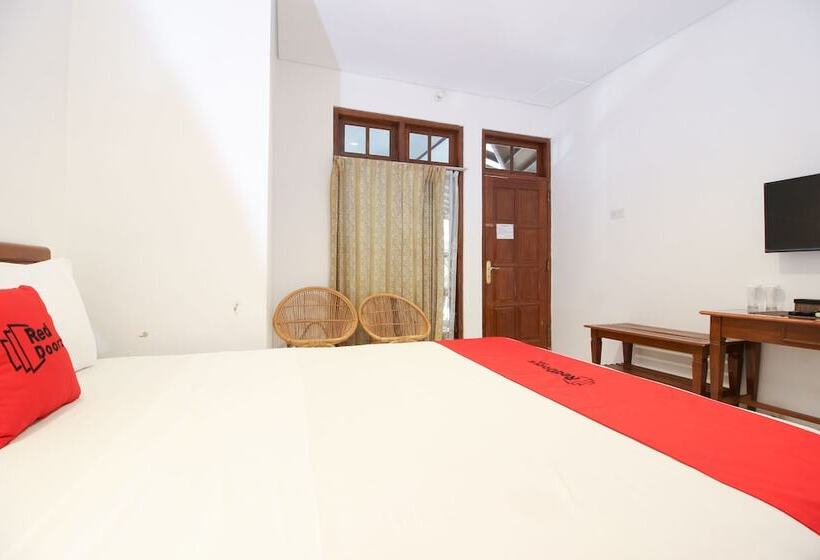 Fotos del hotel Reddoorz Plus Near Alun Alun Selatan 2:  17