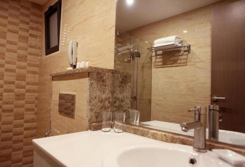 Fotos del hotel Almond Hotel Apartments:  10