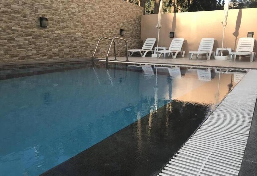 Fotos del hotel Almond Hotel Apartments:  3