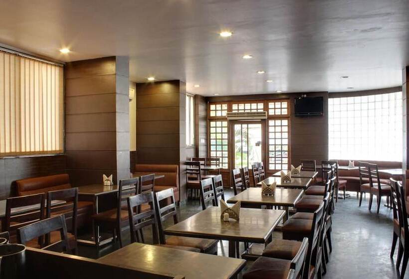 Fotos del hotel Lucky Hotel Goregaon:  11