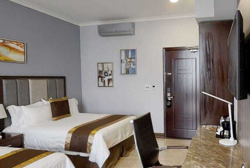 Fotos del hotel City Plaza  & Suites:  9