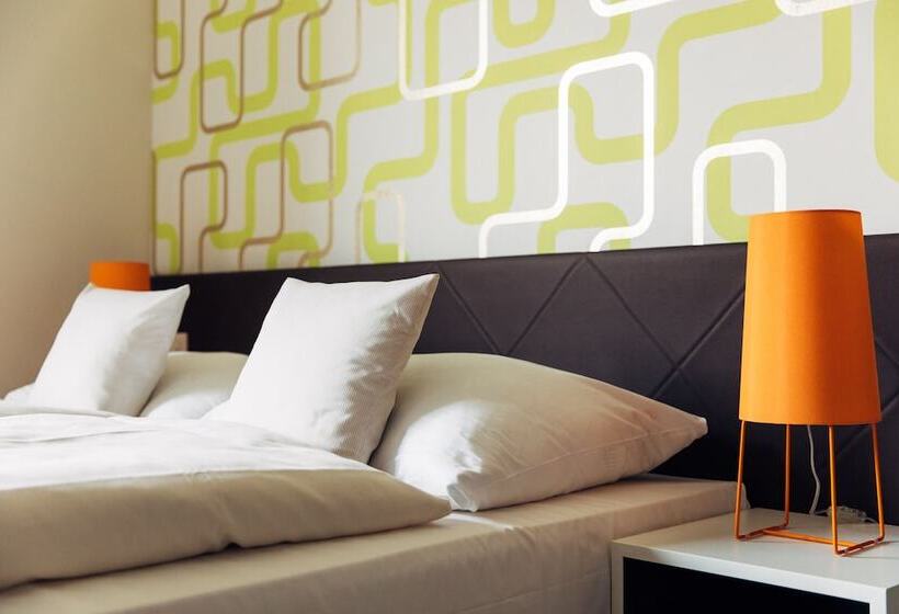 Fotos del hotel Harry S Home  & Apartments:  3