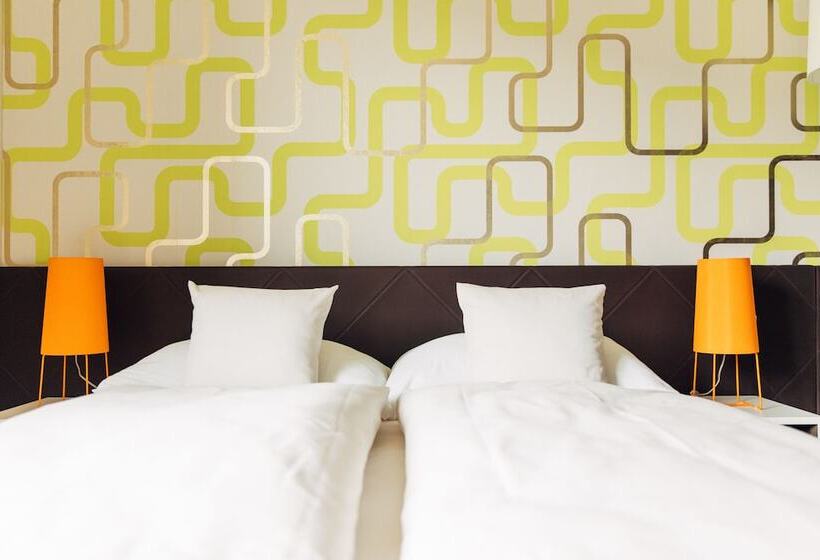 Harry S Home  & Apartments