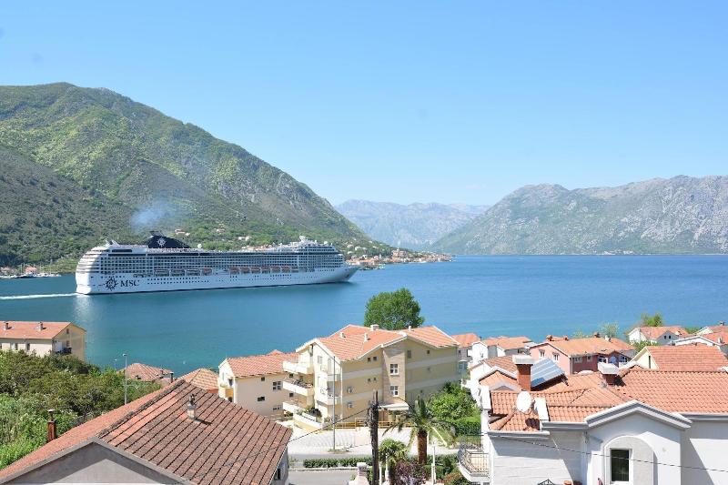 Fotos del hotel Rooms & Apartments Dobrotski Dvori:  6