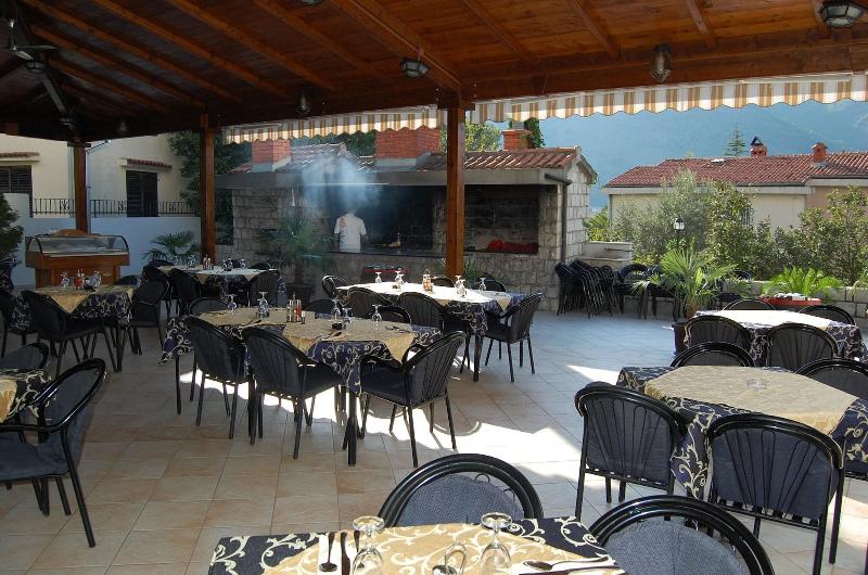 Fotos del hotel Rooms & Apartments Dobrotski Dvori:  10