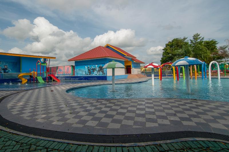 Fotos del hotel Kyriad Grand Master  Purwodadi:  3