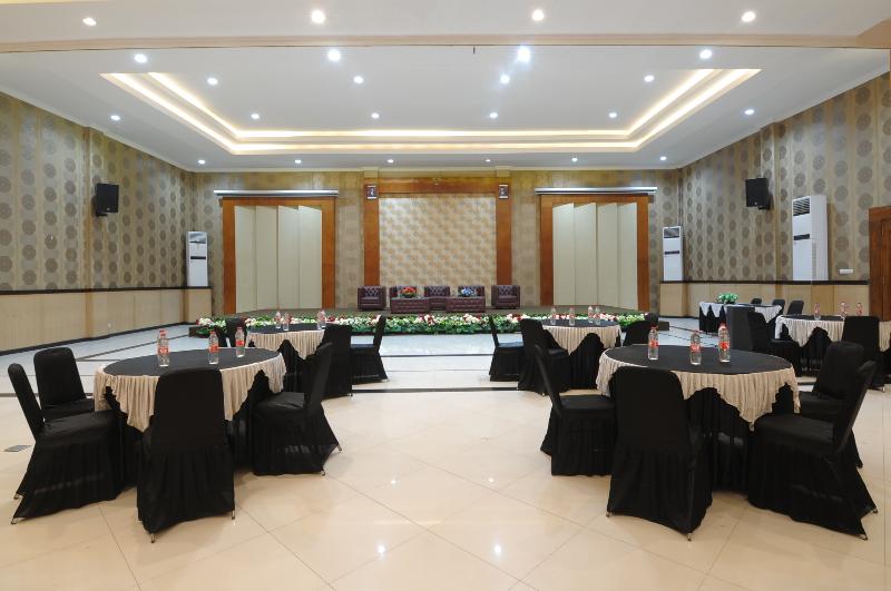 Fotos del hotel Kyriad Grand Master  Purwodadi:  8