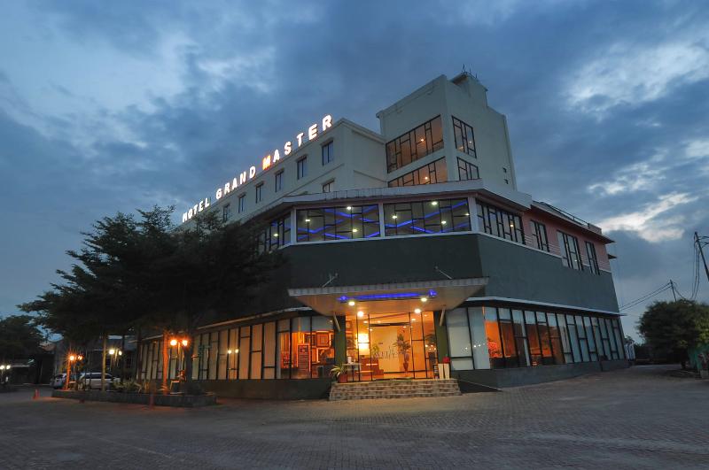 Fotos del hotel Kyriad Grand Master  Purwodadi:  10