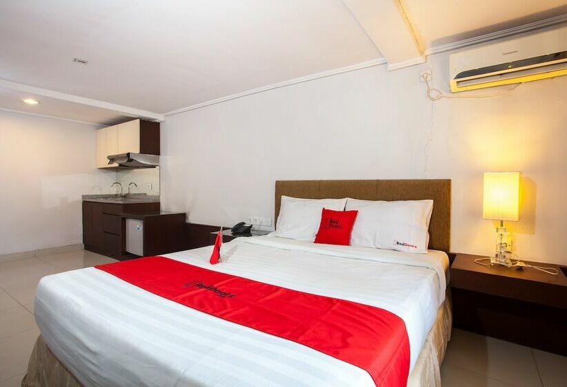 Fotos del hotel Reddoorz Premium @ Raya Nginden:  8
