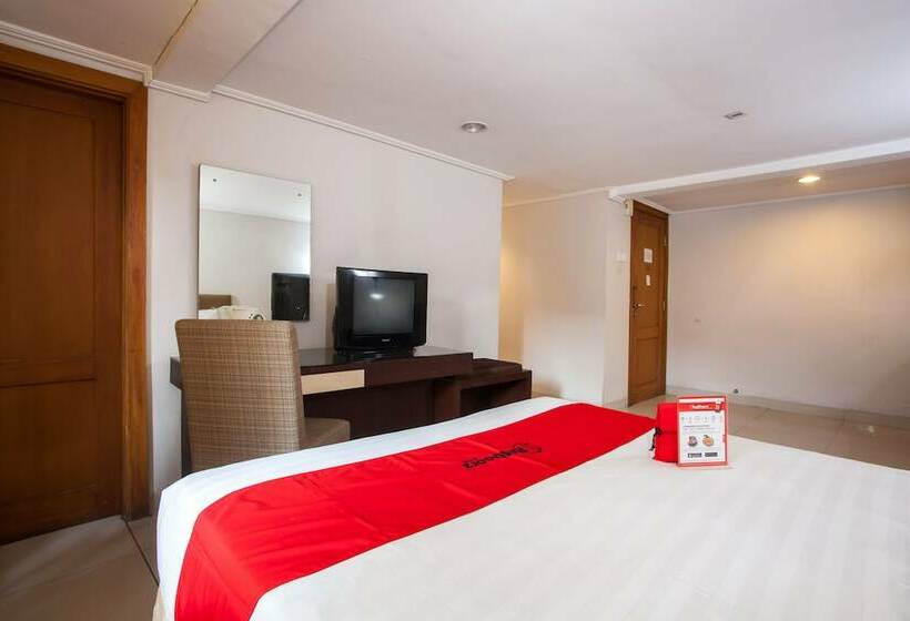 Fotos del hotel Reddoorz Premium @ Raya Nginden:  9