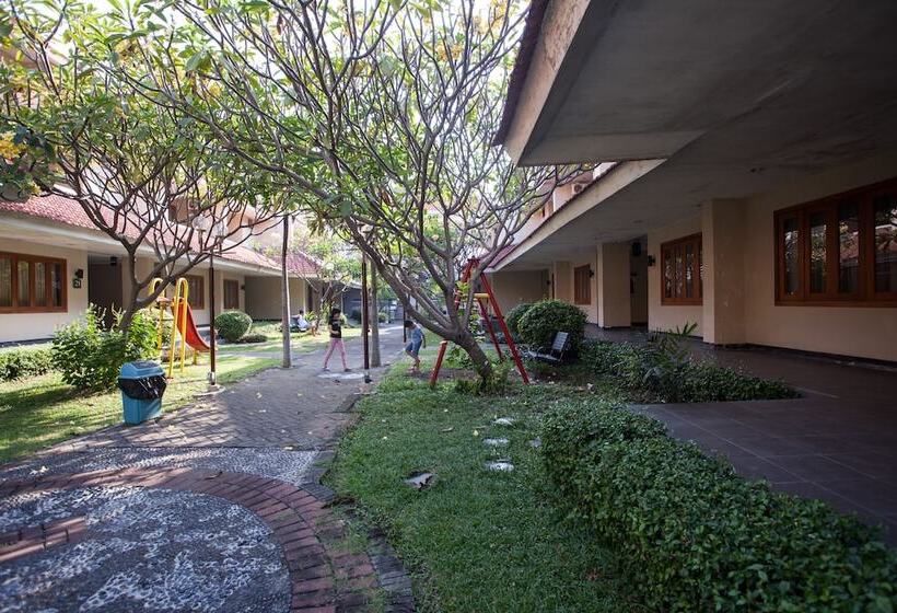 Fotos del hotel Reddoorz Premium @ Raya Nginden:  5