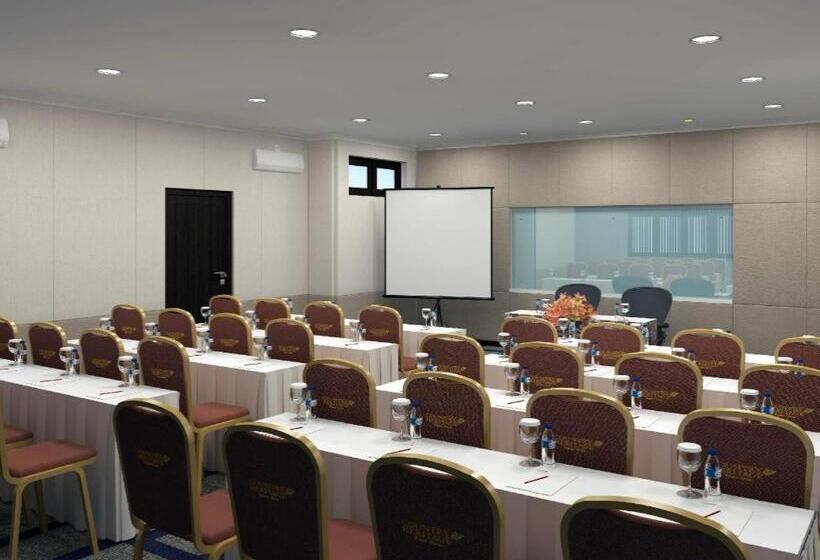 Fotos del hotel Reddoorz Premium @ Raya Nginden:  11