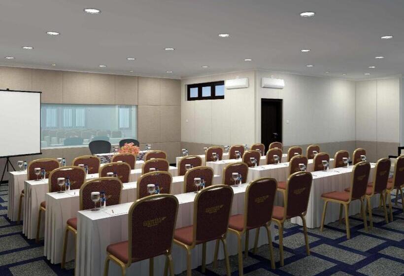 Fotos del hotel Reddoorz Premium @ Raya Nginden:  14