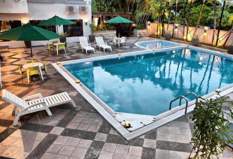 Fotos del hotel Reddoorz Premium @ Raya Nginden:  22