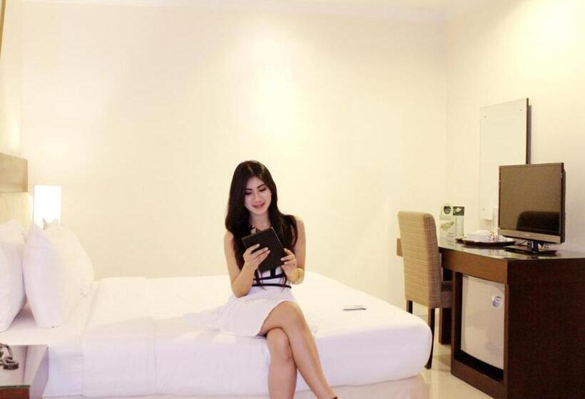 Fotos del hotel Reddoorz Premium @ Raya Nginden:  3