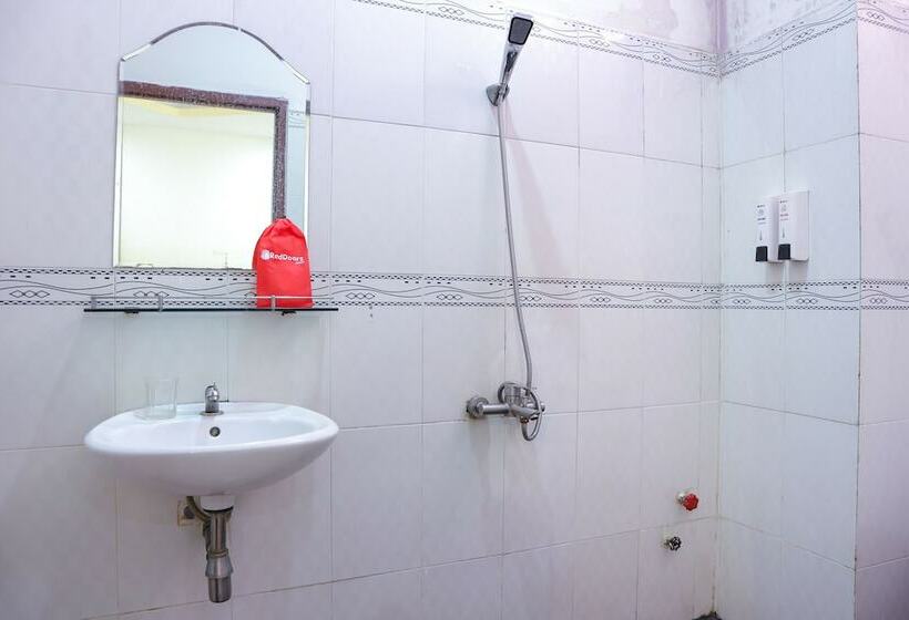 Fotos del hotel Reddoorz Plus Near Mien Tay Bus Station 2:  15