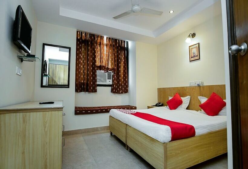 Oyo 15411 Flagship Little Inn