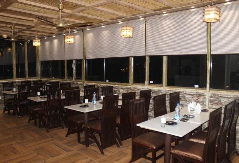 Fotos del hotel Shivaay Grand:  11