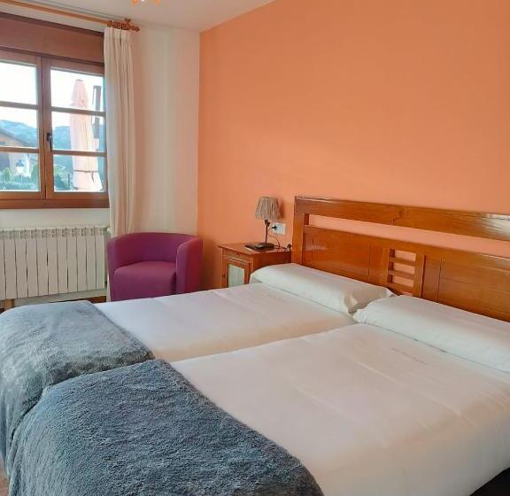 Fotos del hotel Rural Foncubierta:  5