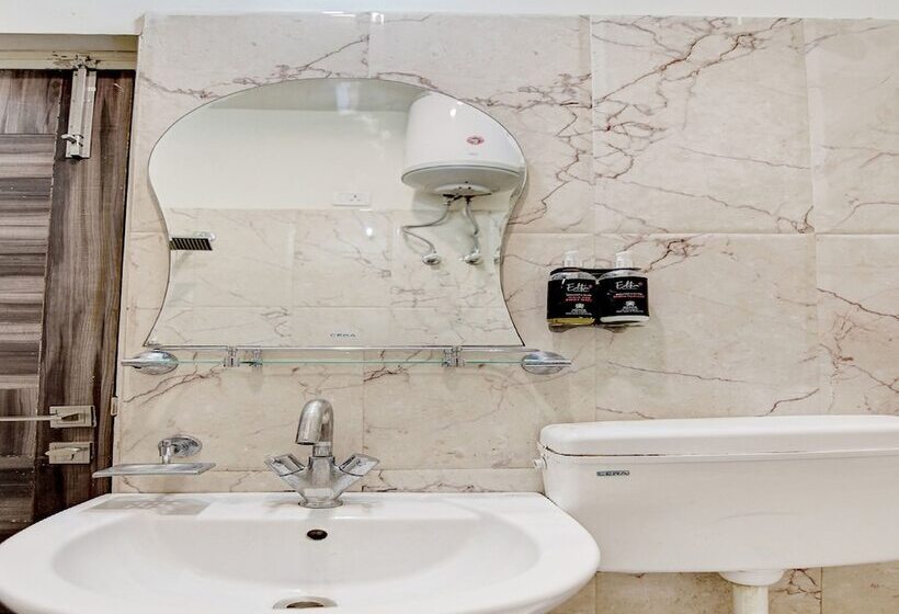 Fotos del hotel Collection O 30079 Indira Nagar:  3