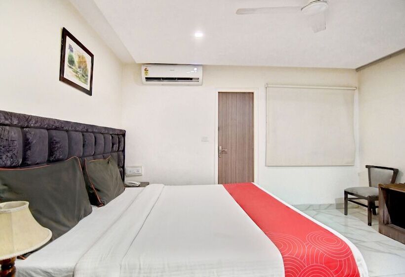 Fotos del hotel Collection O 30079 Indira Nagar:  5