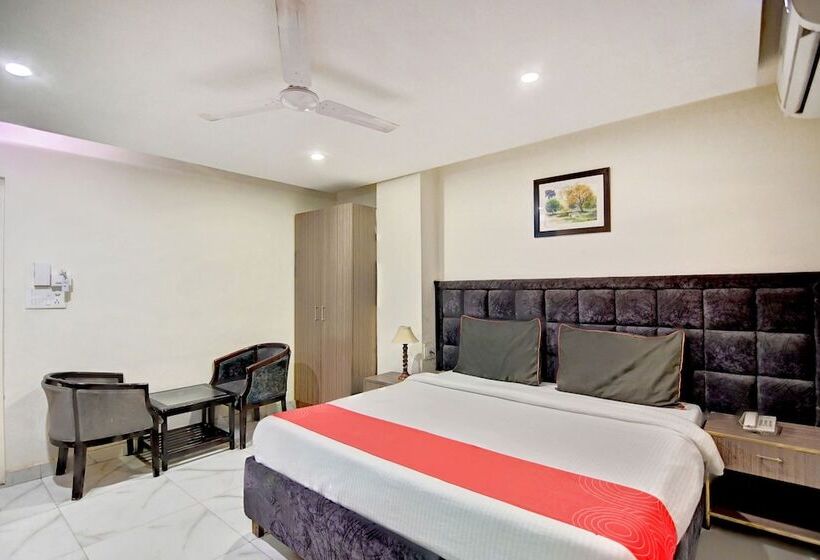 Fotos del hotel Collection O 30079 Indira Nagar:  13