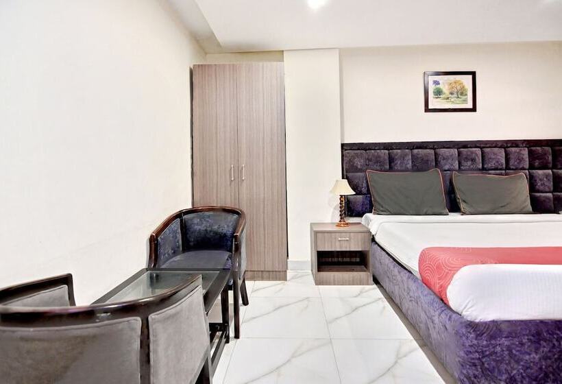 Fotos del hotel Collection O 30079 Indira Nagar:  12