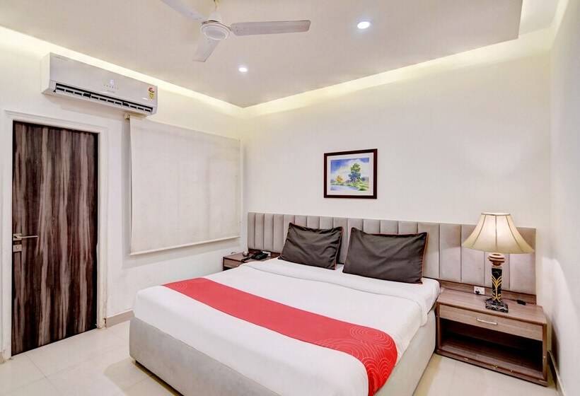 Fotos del hotel Collection O 30079 Indira Nagar:  9