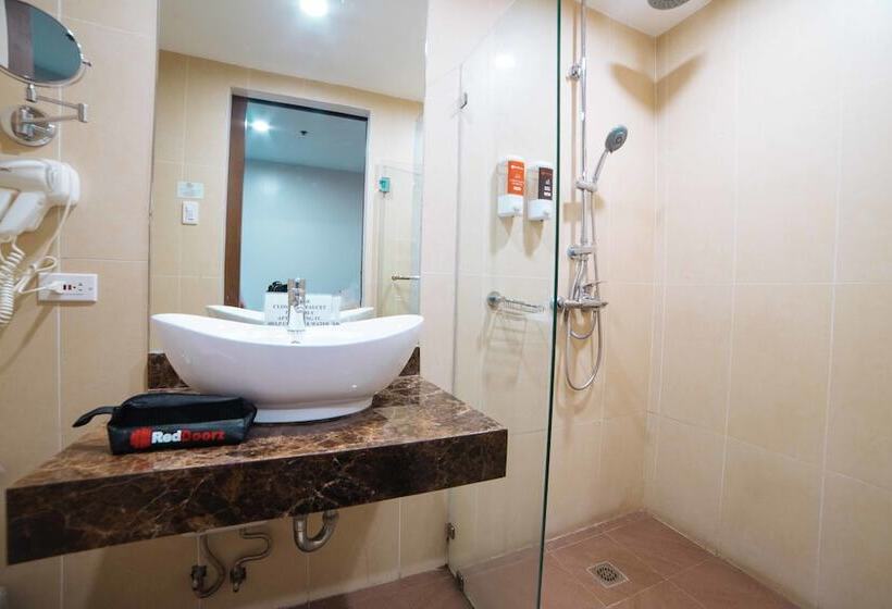 Fotos del hotel Reddoorz Premium @ West Avenue Quezon City:  20