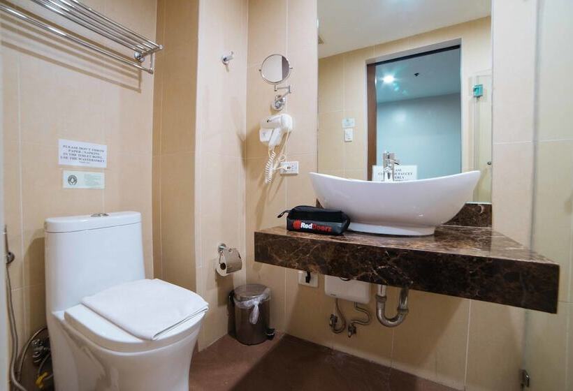 Fotos del hotel Reddoorz Premium @ West Avenue Quezon City:  19