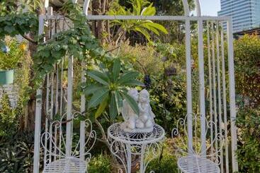 Aunchaleena Grand - 曼谷