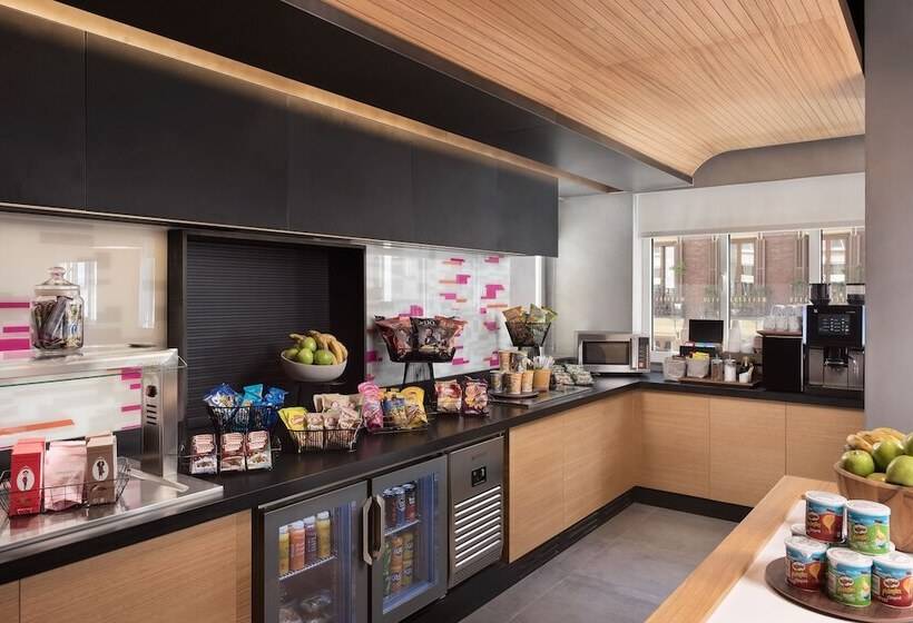 Fotos del hotel Aloft Madrid Gran Via:  11