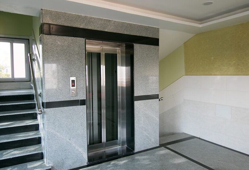 Fotos del hotel Oyo 10811 Sri Sairam Residency:  24