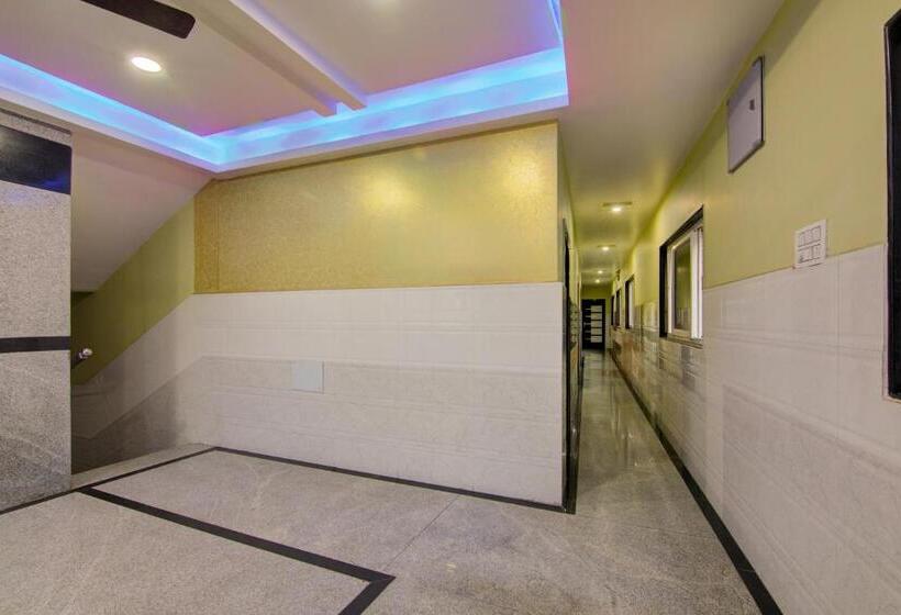 Fotos del hotel Oyo 10811 Sri Sairam Residency:  25