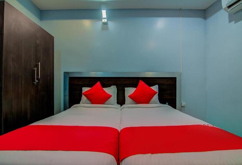 Fotos del hotel Oyo 10811 Sri Sairam Residency:  4