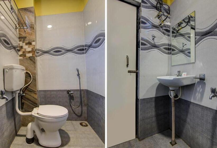 Fotos del hotel Oyo 10811 Sri Sairam Residency:  5