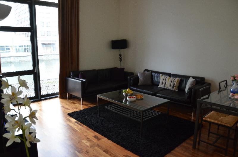 Fotos del hotel Discovery Dock Apartments East By Oyo Rooms:  6