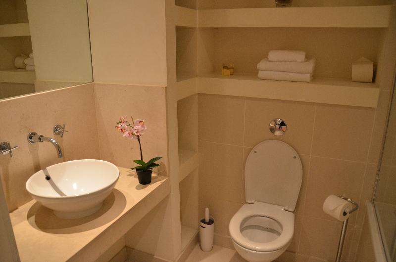 Fotos del hotel Discovery Dock Apartments East By Oyo Rooms:  2