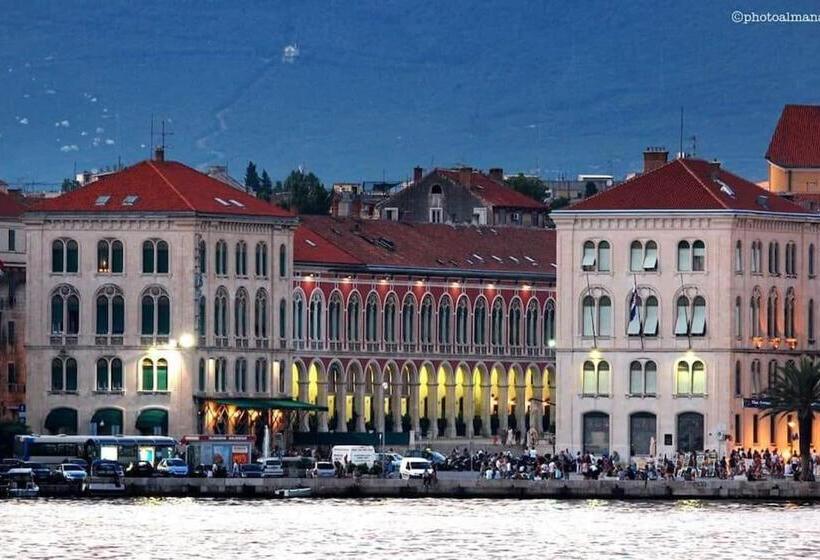 Mama’s And Papa’s Luxury Rooms