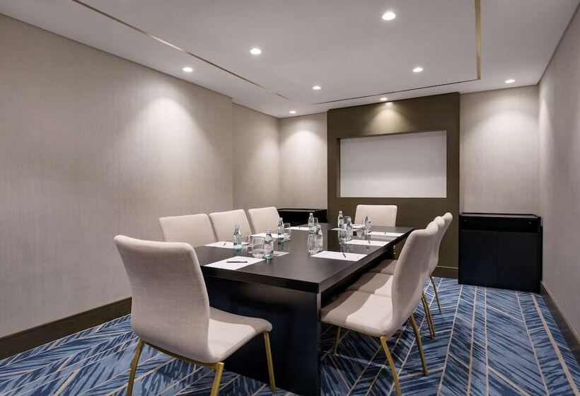 Fotos del hotel Radisson Hotel Dubai Damac Hills:  24