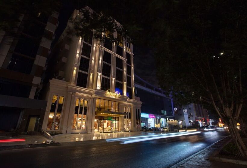 Fotos del hotel Seasons Park:  1