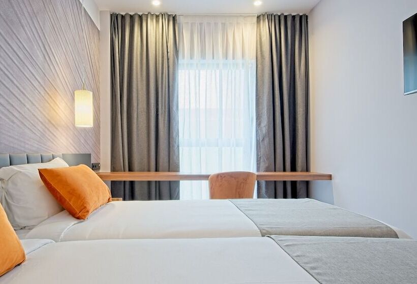 Fotos del hotel Dwo Yuste Alcalá:  8