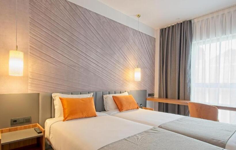 Fotos del hotel Dwo Yuste Alcalá:  14