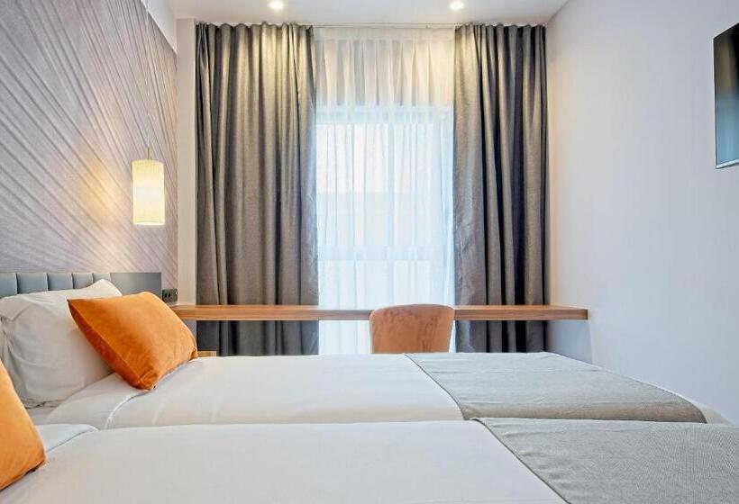 Fotos del hotel Dwo Yuste Alcalá:  5