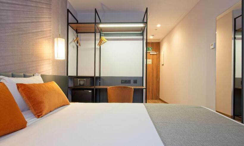 Fotos del hotel Dwo Yuste Alcalá:  11